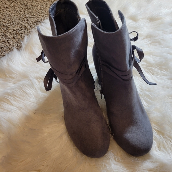 Christian Siriano Grey Boots - Picture 4 of 4